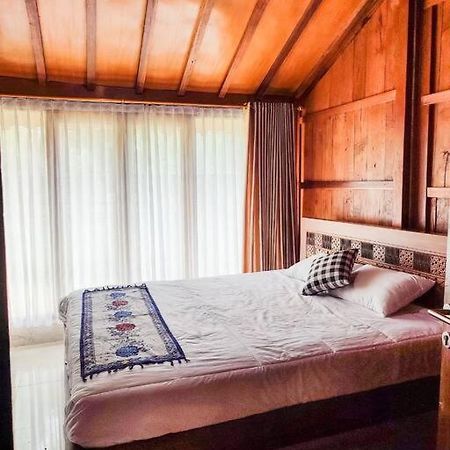 Ndalem Arsita Villa Yogyakarta Exterior photo